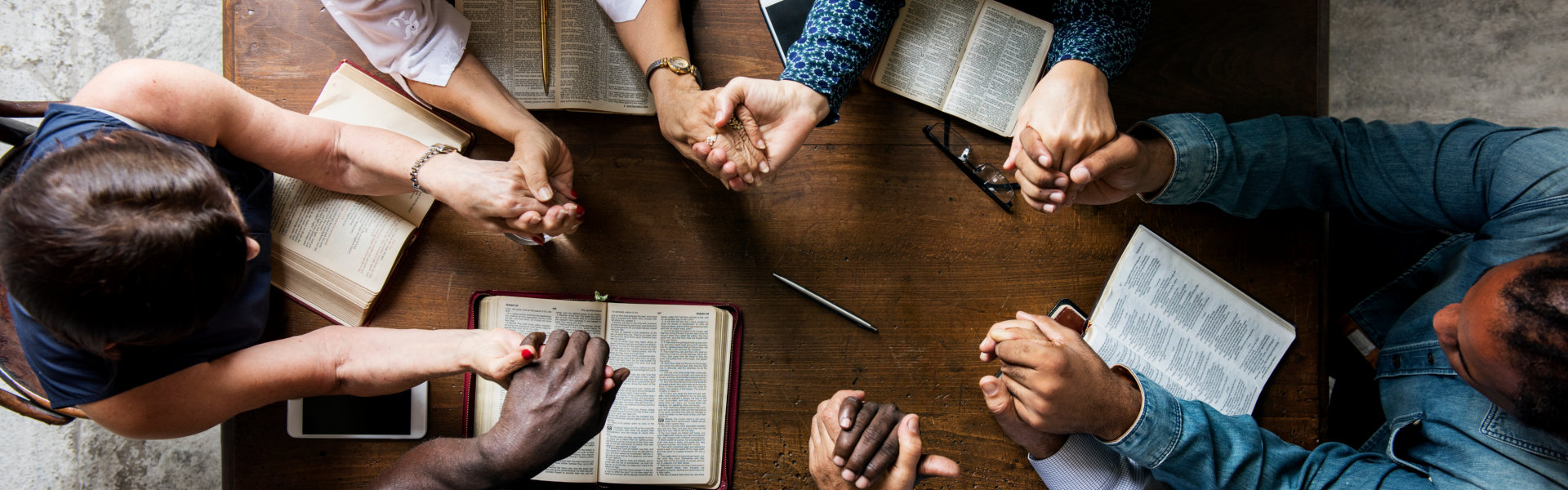 people praying